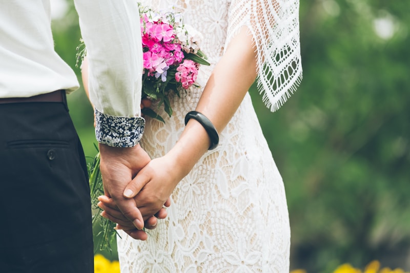 La Robe de Mariée en Dentelle sur Mesure : Élégance et Personnalisation pour le Grand Jour