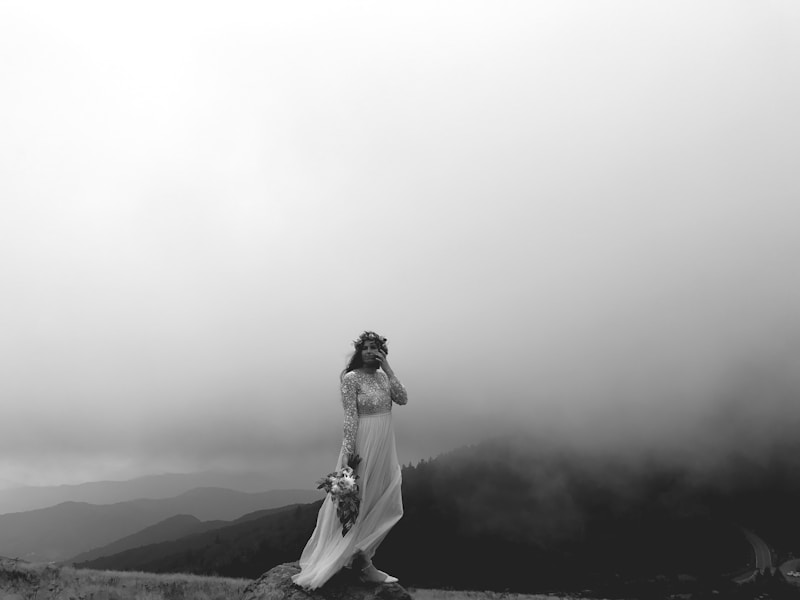 Les Robes de Mariée avec des Détails Floraux : Élégance et Romance