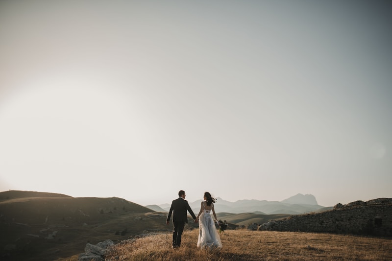 Le Design de Décolleté pour Robe de Mariée : Élégance et Séduction