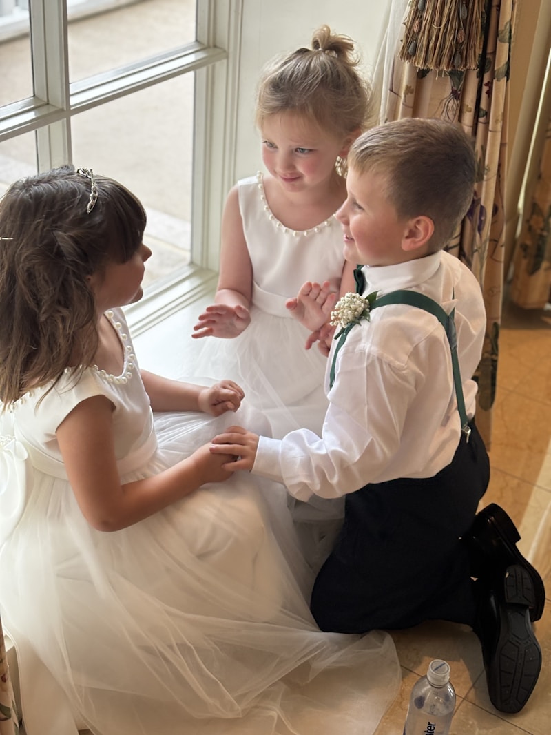 Guide Ultime sur les Robes de Mariée sur Mesure pour Enfants