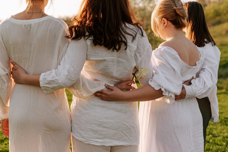 Créer une harmonie vestimentaire entre la mariée et sa mère : Un guide complet