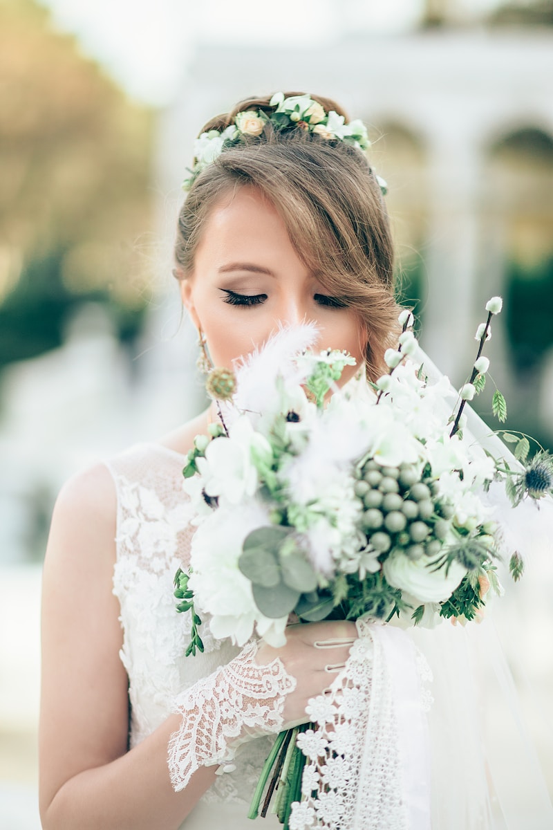 Robe de Mariée en Dentelle : Élégance et Tradition pour une Cérémonie à l'Église