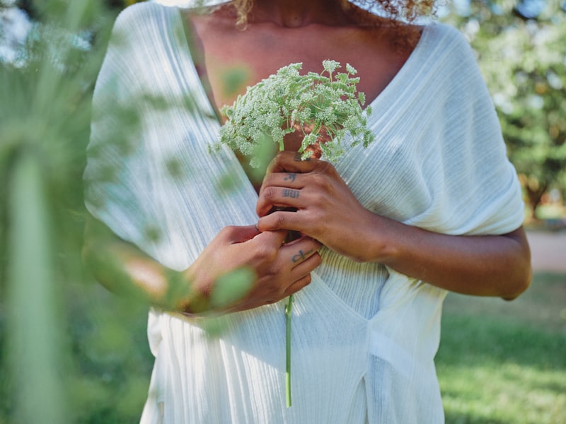 Robe de Mariée Inspirée par la Nature : Élégance et Écologie au Coeur de Votre Grand Jour