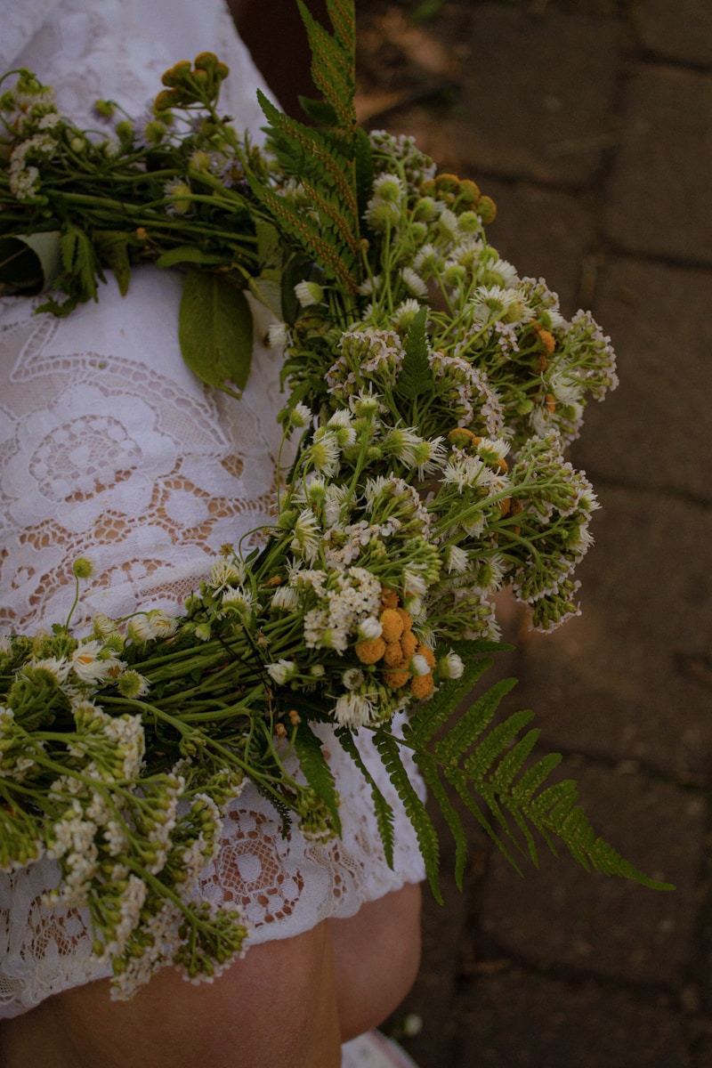 Décorations Florales pour Robes de Mariée : Élégance et Style