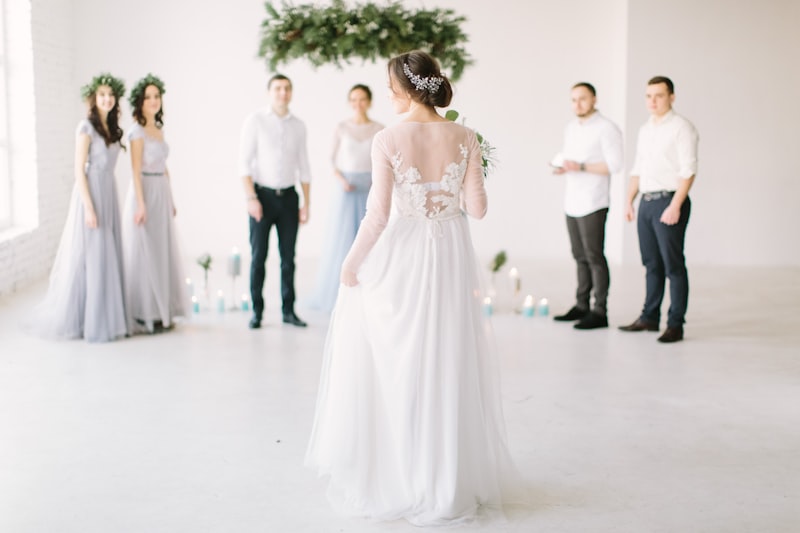 Comprendre l'Interaction entre le Col et le Reste de la Robe de Mariée